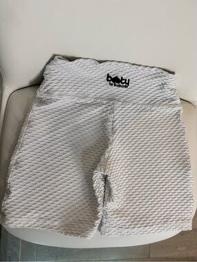 NWOT Booty by Brabants One Size White Textured Workout Trendy Shorts